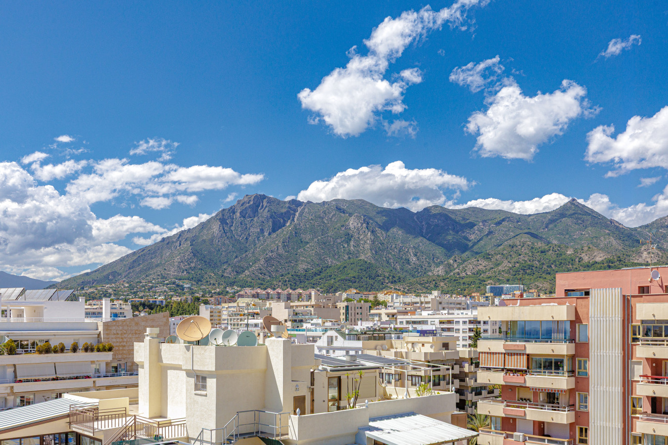 Enjoy iconic views of La Concha mountain and the beautiful Marbella skyline.