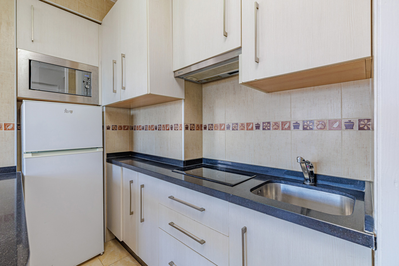 Fully-equipped kitchen with everything you need for a self catering holiday in Spain.