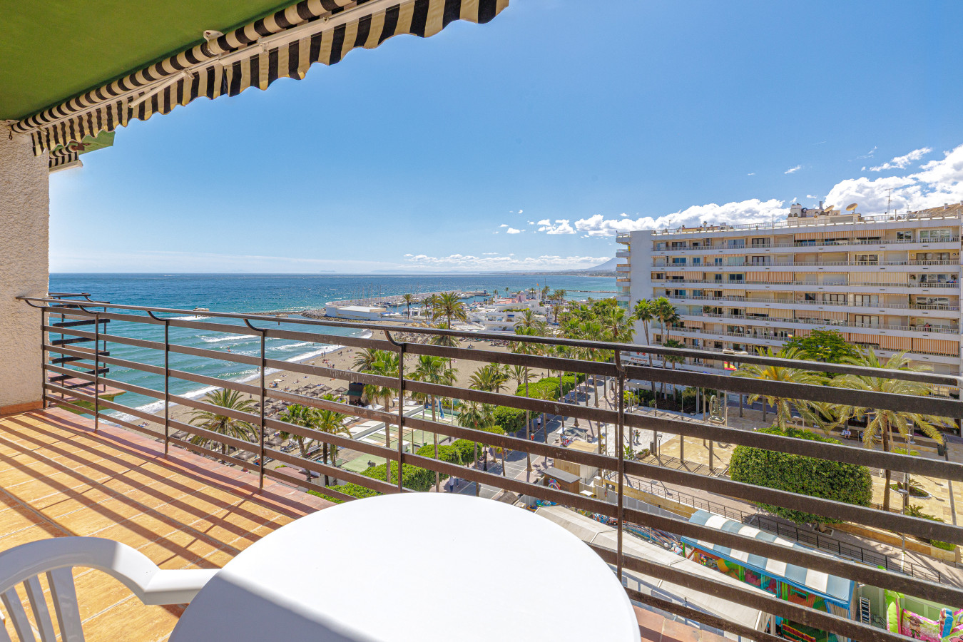 Start your morning with coffee on the balcony overlooking the famous Paseo Marítimo.