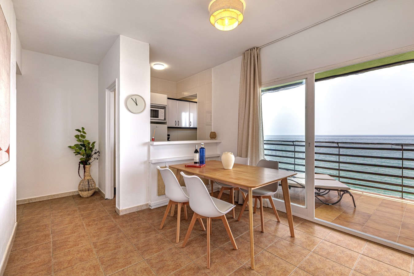 Dining area and kitchen opening onto the balcony