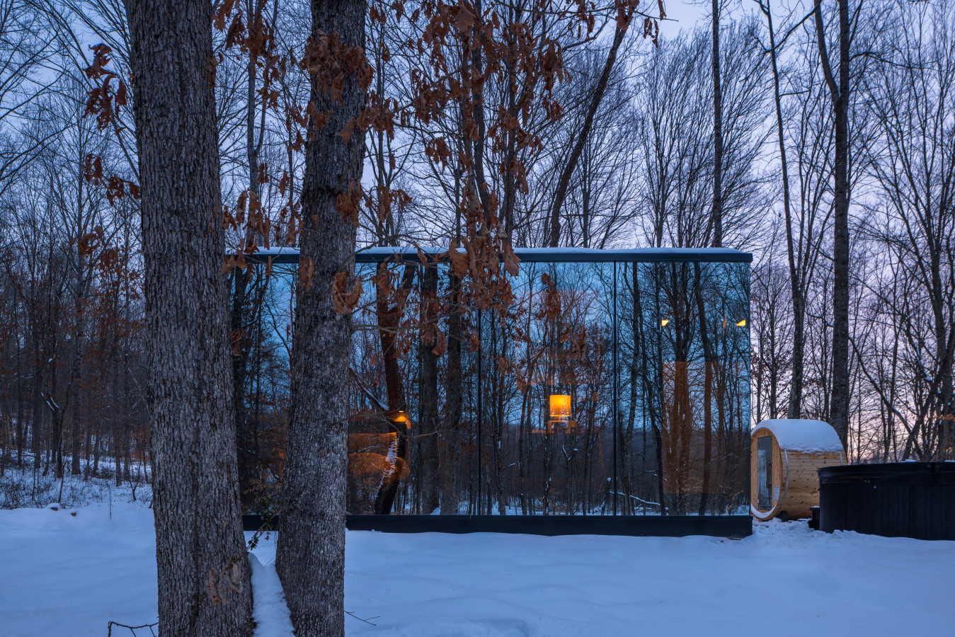 The Mirage Escape | A mirrored tiny home