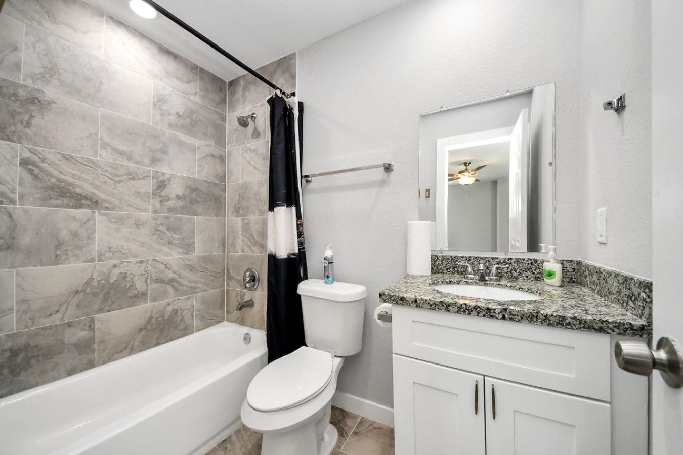 Elegant East Houston Getaway 3