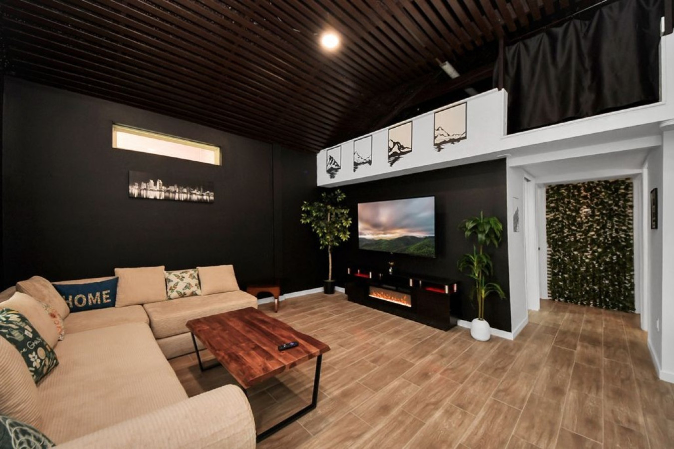 F4 Cosytastic 2 Bedroom vibe den 4