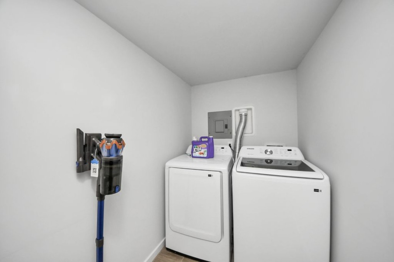 F4 Cosytastic 2 Bedroom vibe den 6