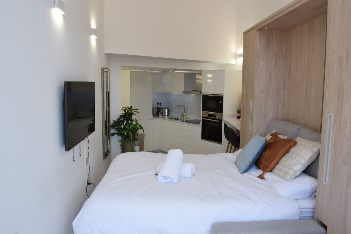 Beachfront retreat Gibraltar photo 3
