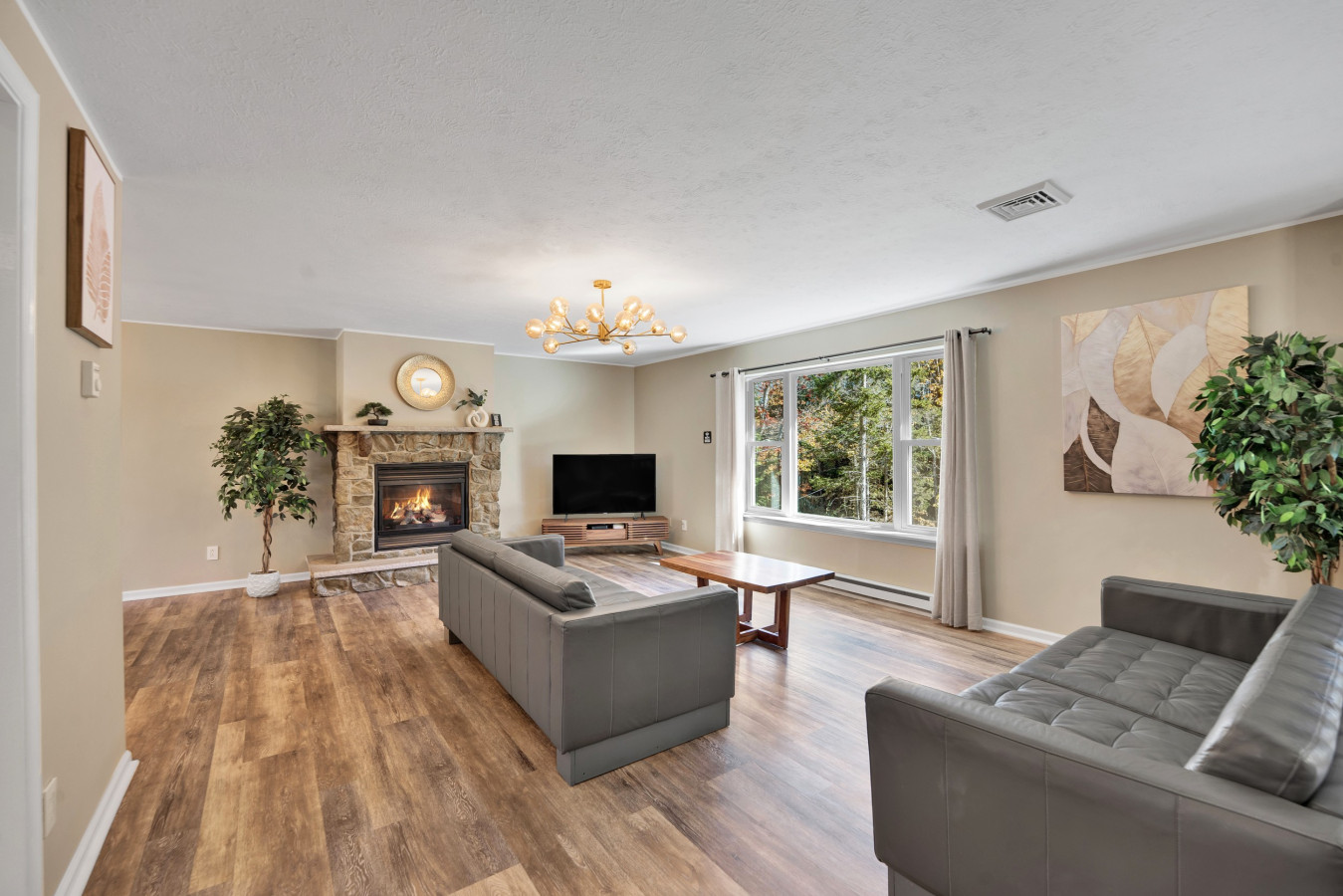 Lakefront House by Kalahari, Casino & Camelback.