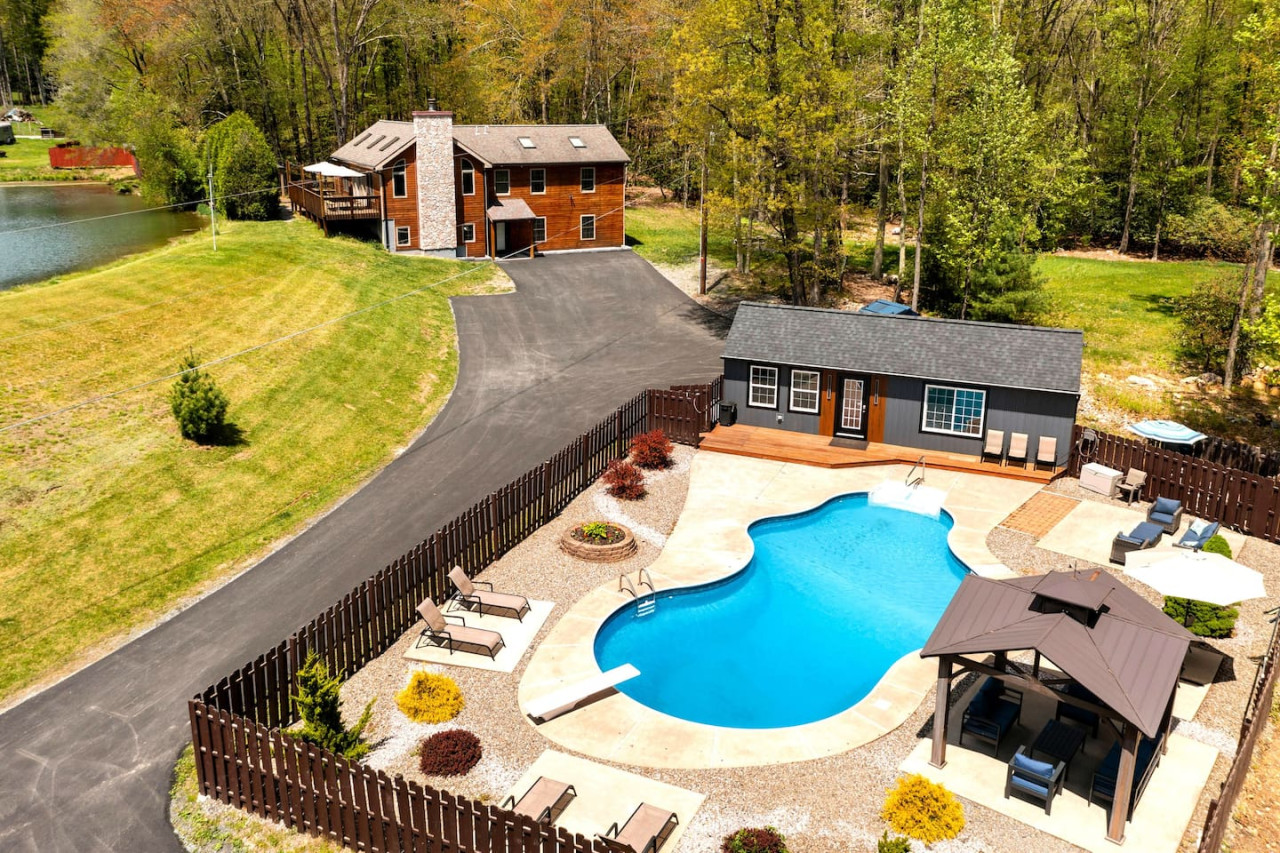 Lakefront Estate with Heated Pool & Hot Tub