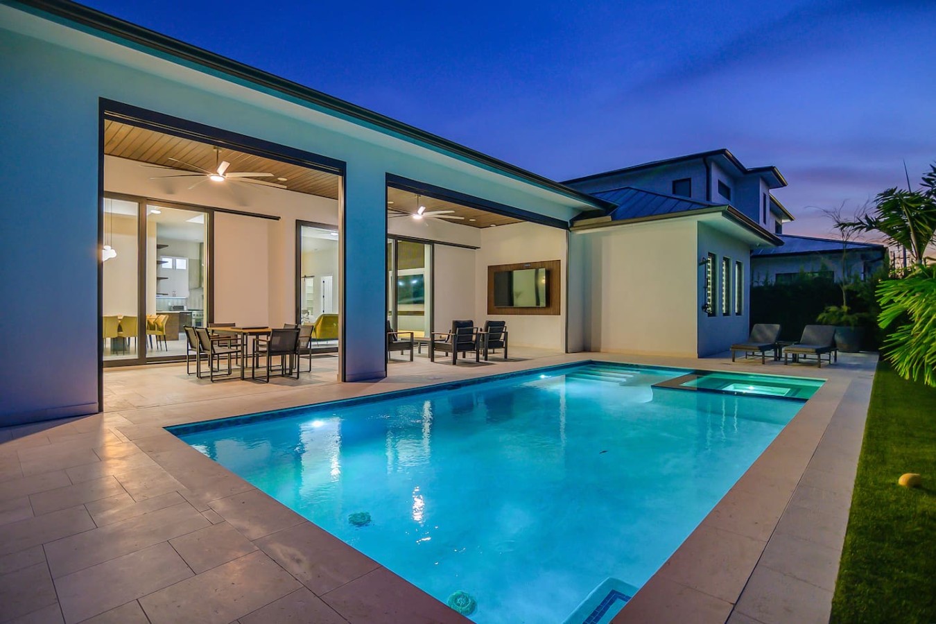 Morningside Luxury Escape - New Build-pool & Spa - Naples, FL