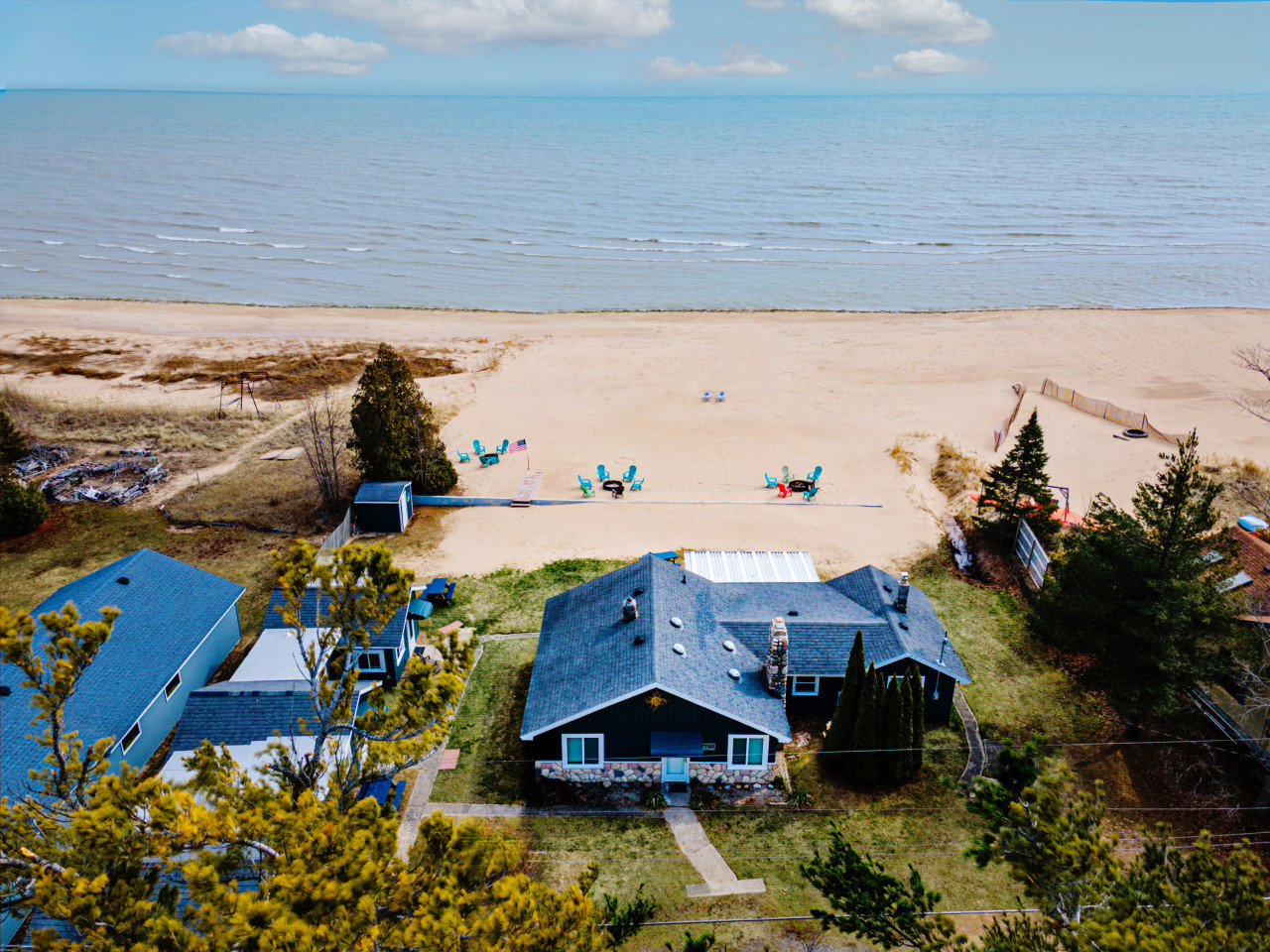 Lake Huron Getaway W/ Sun Porch & Beach Fun! - Oscoda, MI