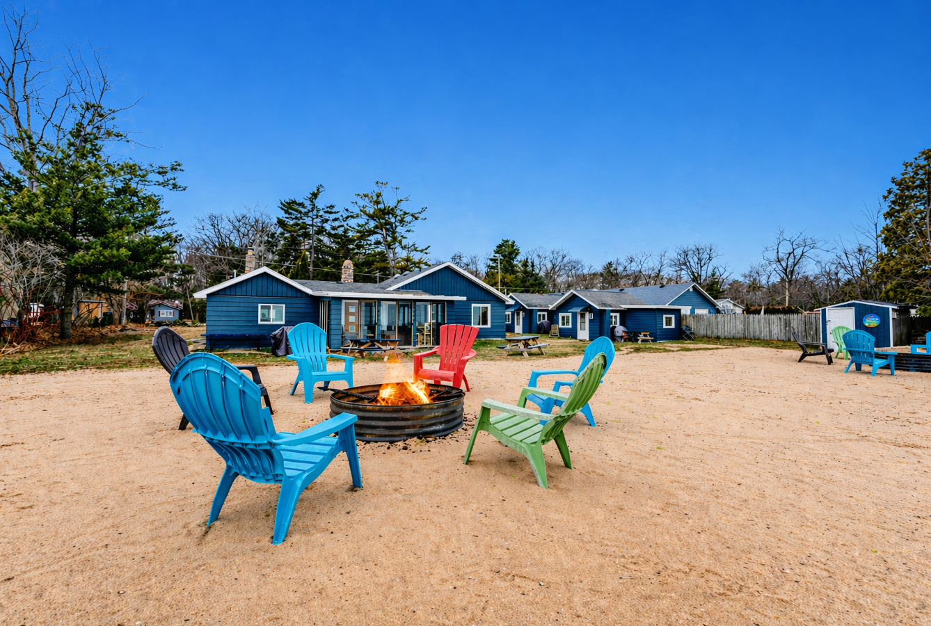 Cozy Lake Huron Cabin W/ Beach Access & Views - Oscoda, MI