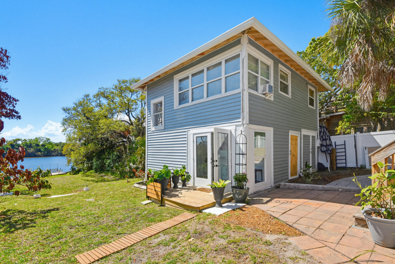 Riverside Garden Apartment W Deck & Views - Melbourne, FL