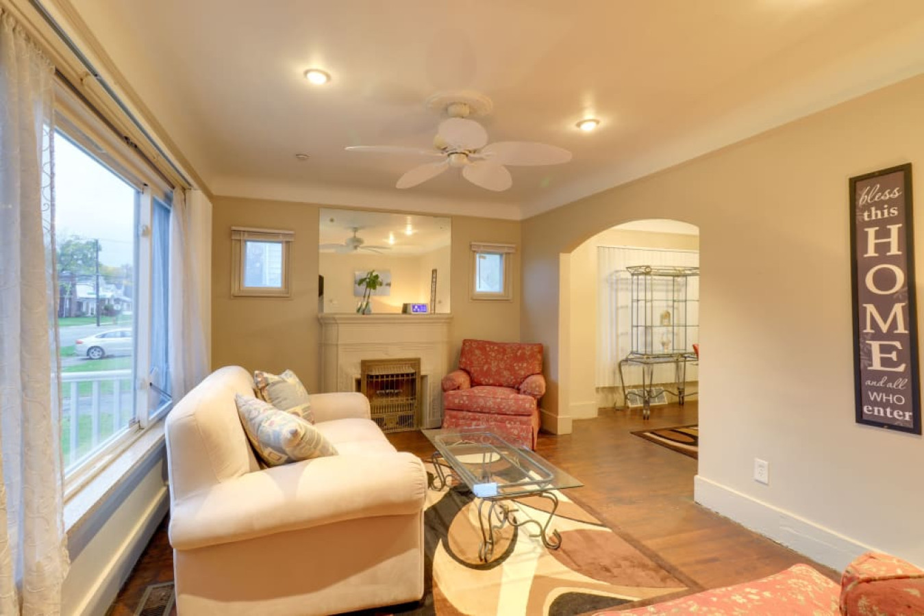 Detroit 4br Home | Sleeps 8 + Basketball Hoop - Detroit, MI