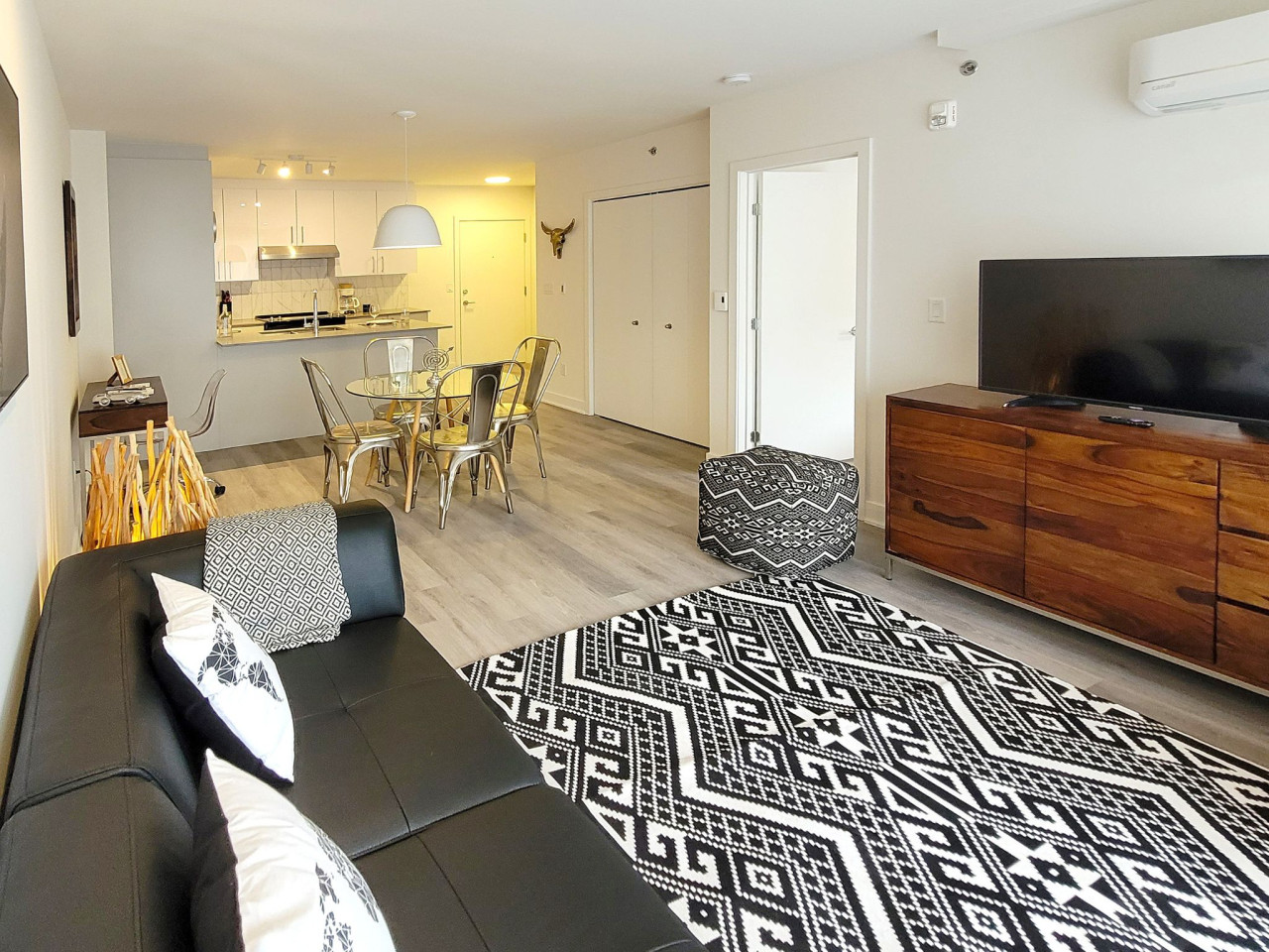 Furnished 1 Bedroom Apartment in Brossard | Blum Building