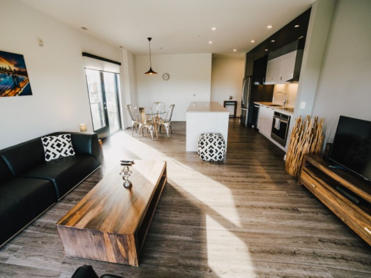 Furnished 2 Bedroom with 2 Bathrooms in Winnipeg | LXTX Building