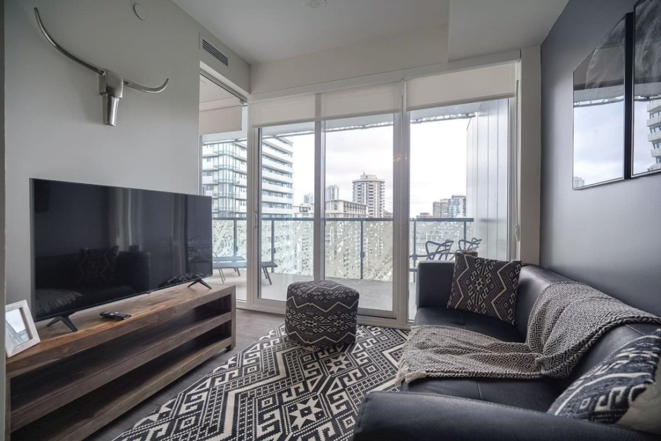 IMMIX – Corporate Rental in Downtown Toronto – 2 Bedrooms