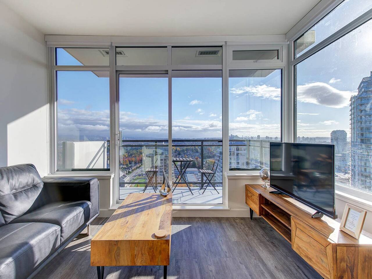 Corporate Stays | Hazel 1 Bedroom W/Den