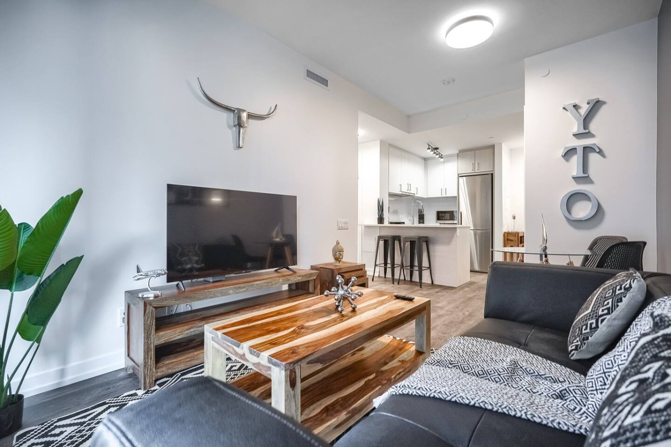 Corporate Stays | IMMIX  1 Bedroom + DEN