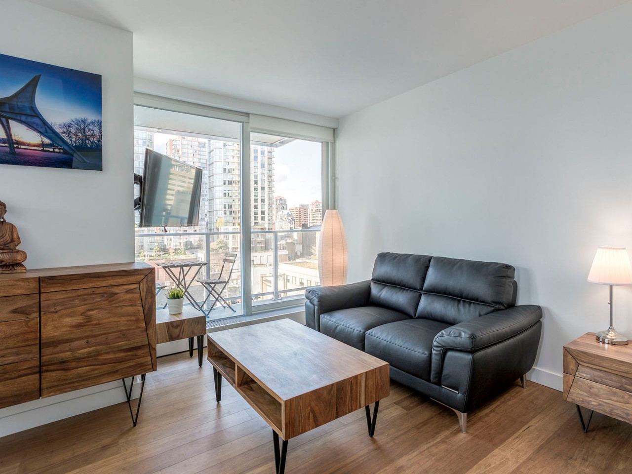 Furnished 2 Bedroom with 2 Bathrooms in Vancouver | Telus Gardens Building