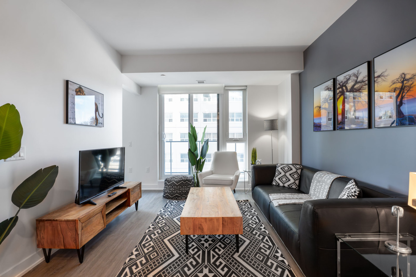 The Lennox – Fully Furnished 1 Bedroom with Den in Ottawa (518)