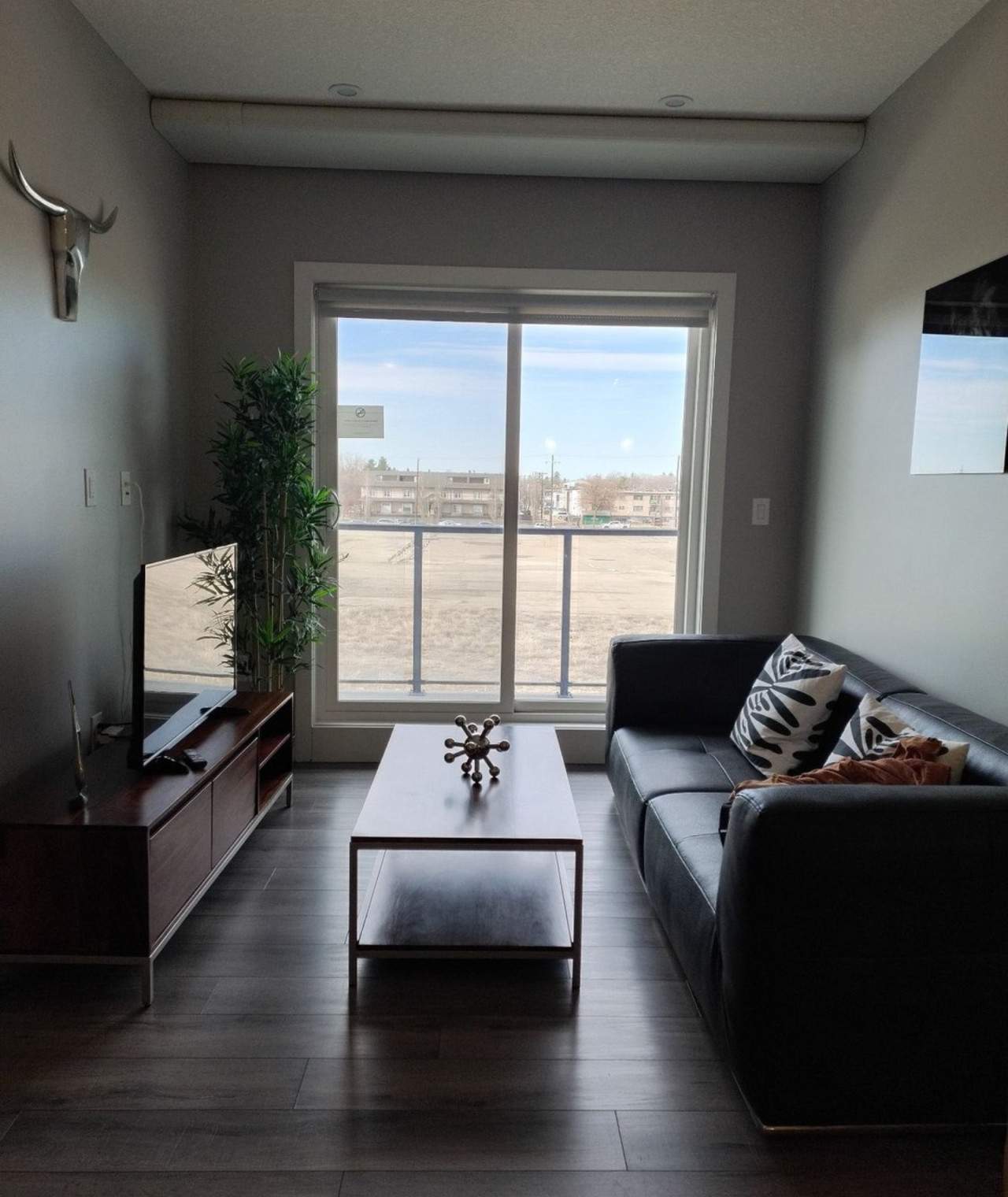 Fully Furnished Corporate 2 Bedroom Apartment in Edmonton | Park Avenue Building