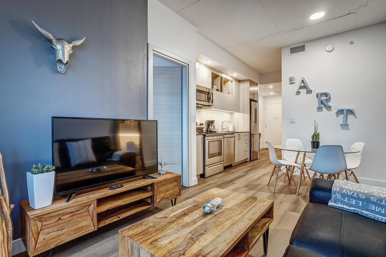 Corporate 1 Bedroom Rental in Montreal | Le Smith Building