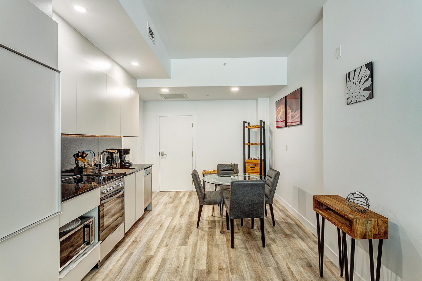 Stanbrooke – Mille Carré – Furnished 1-Bedroom in Montreal