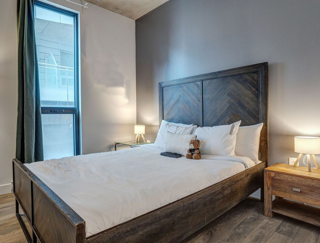 Business-Ready Serviced 2 BR Apartment in Vancouver | Richard & Pender Building