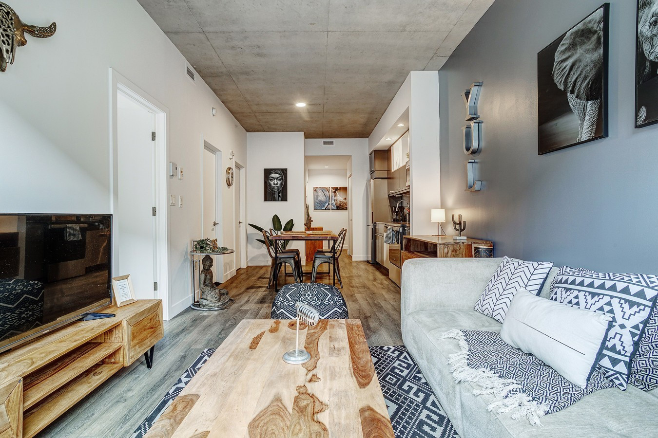 Furnished Serviced 2 Bedroom Apartment in Vancouver | Richard & Pender Building