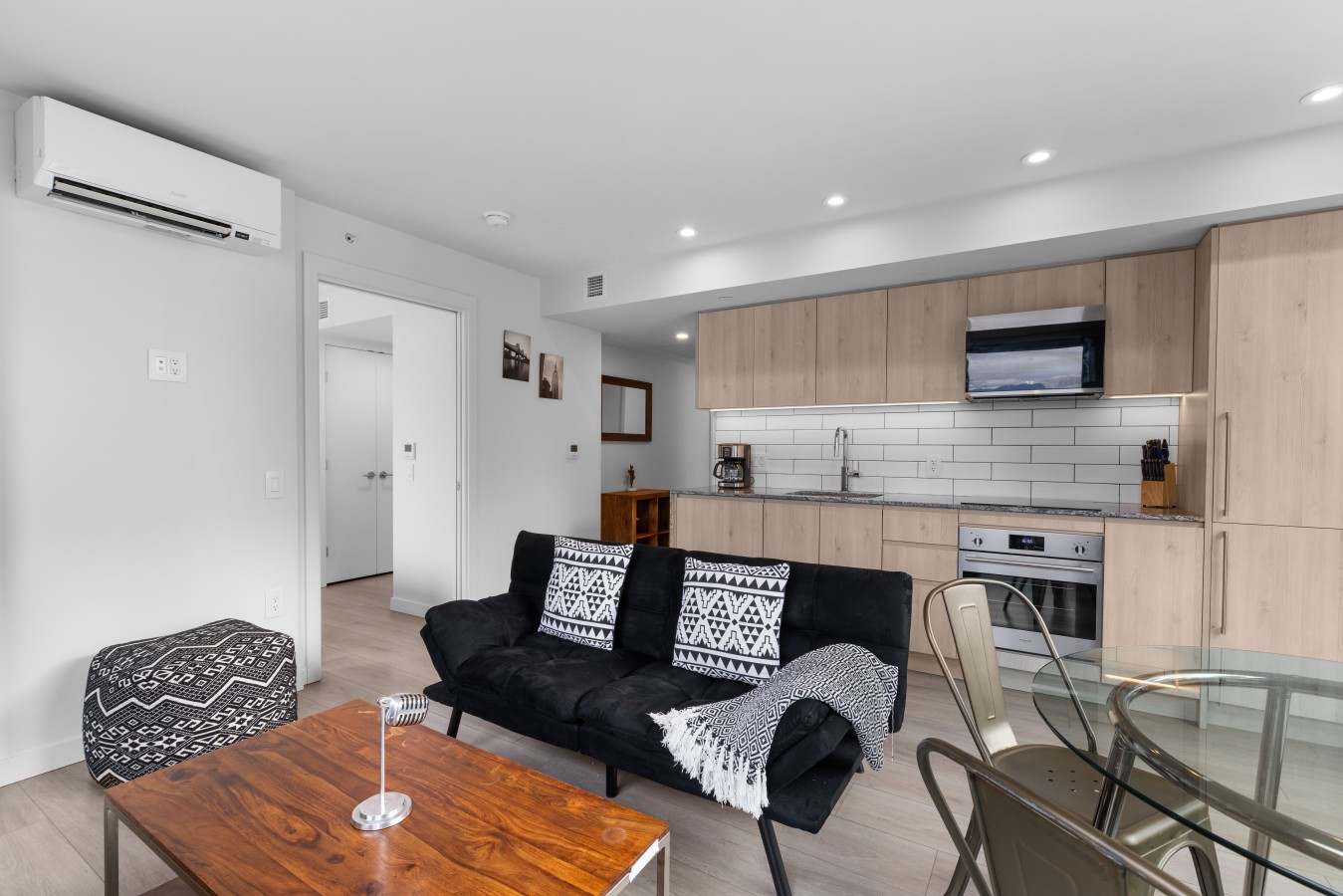 Furnished Serviced 2 Bedroom Apartment in Vancouver