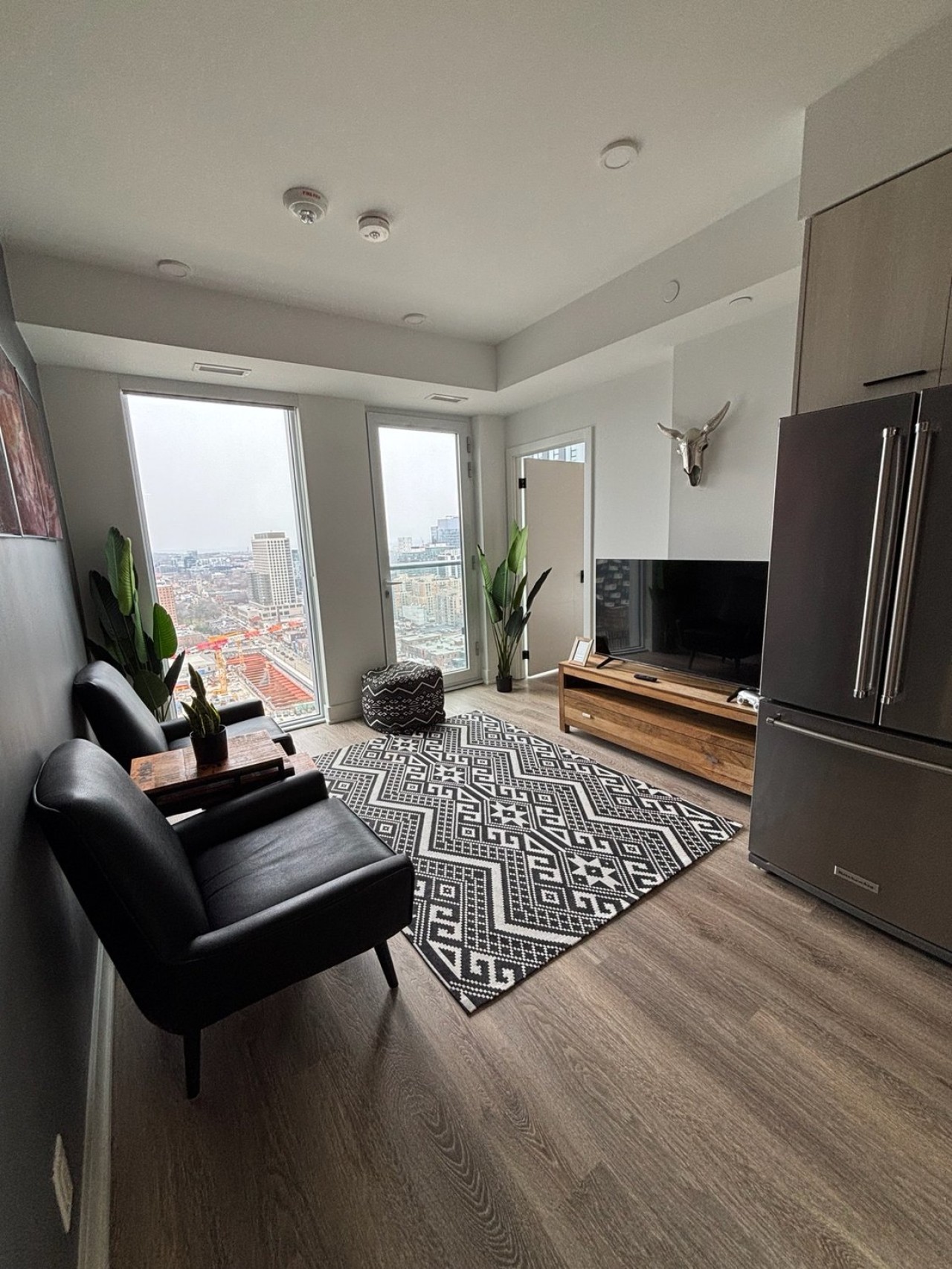 Elegant 2 Bedroom Suite in Toronto