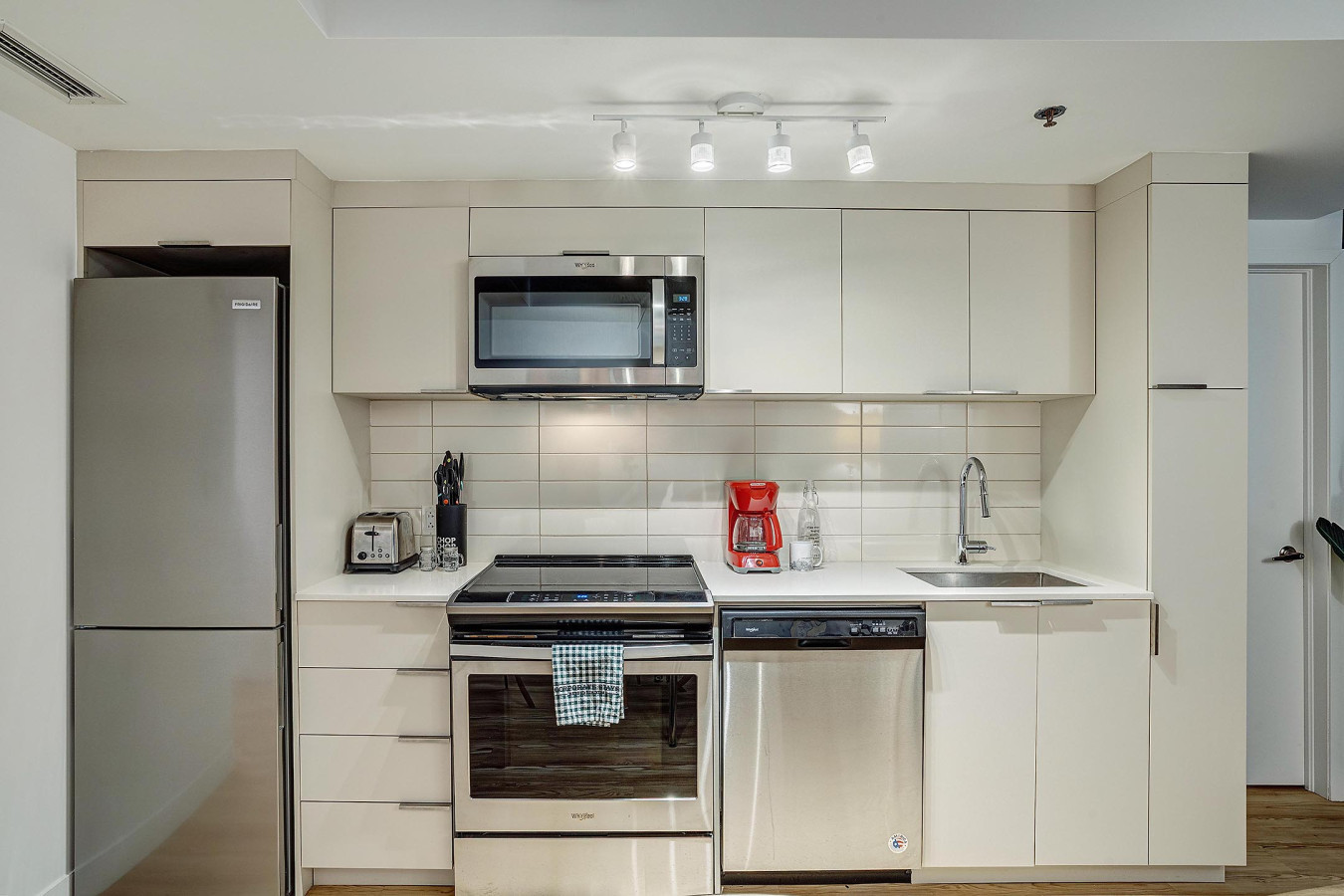 124476 474550 v R390qalVEfft 39L2YXJsEEvale02kwDd1aXBQpqQ 6961612eb1bbe