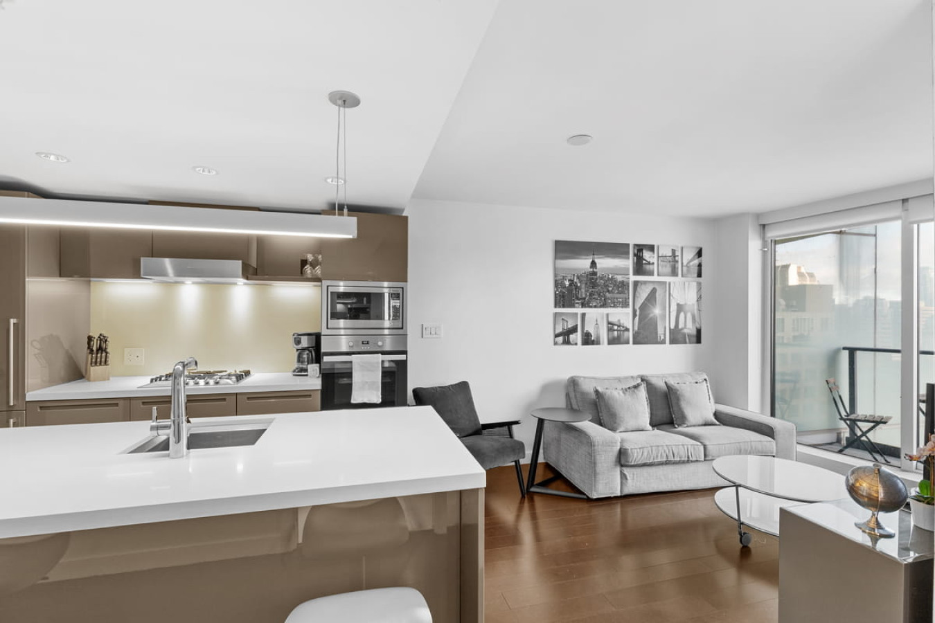 Serviced & Corporate 1 Bedroom Rental in Vancouver | Telus Gardens Building