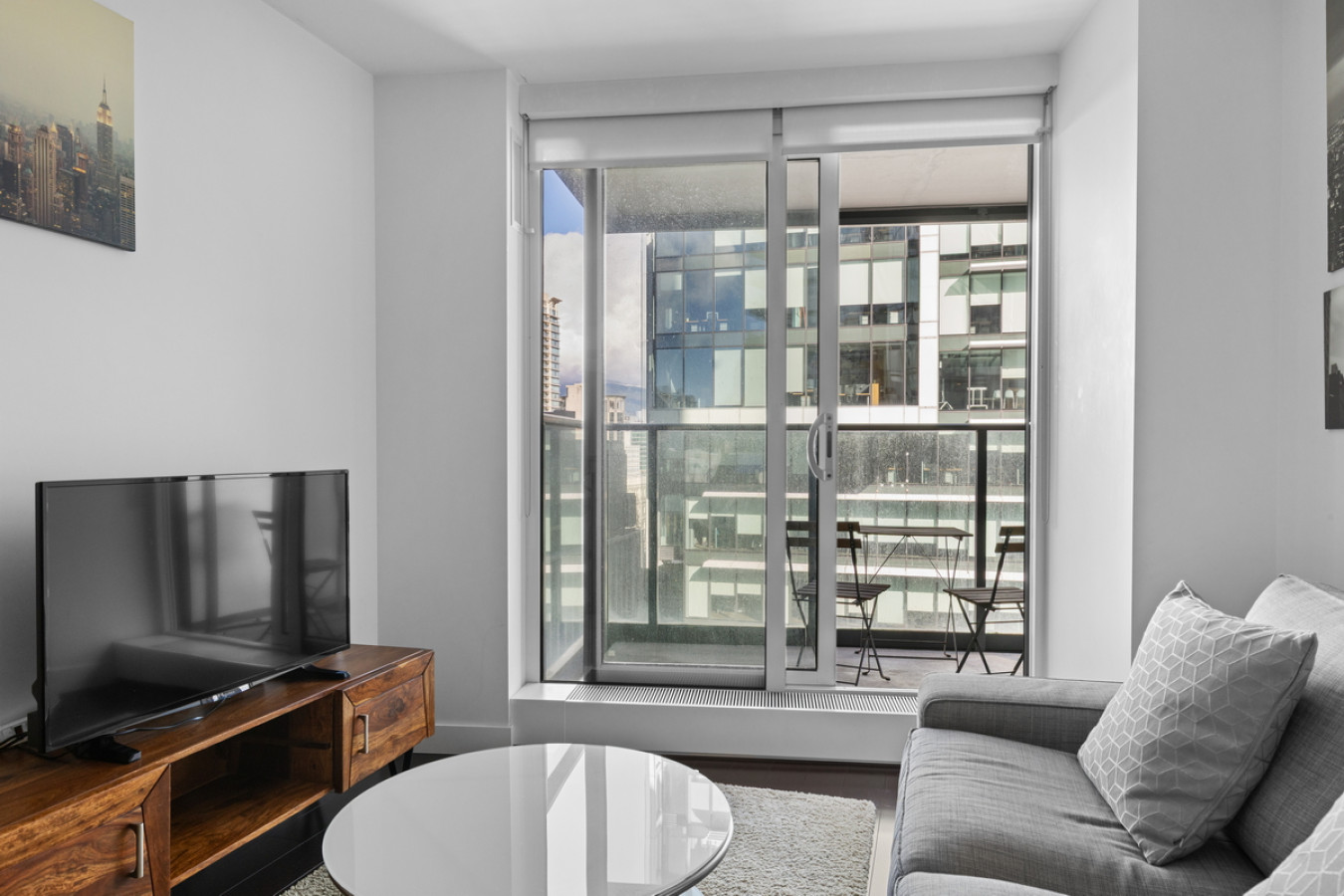 Fully Furnished Corporate 1 BR Apartment in Vancouver | Telus Gardens Building