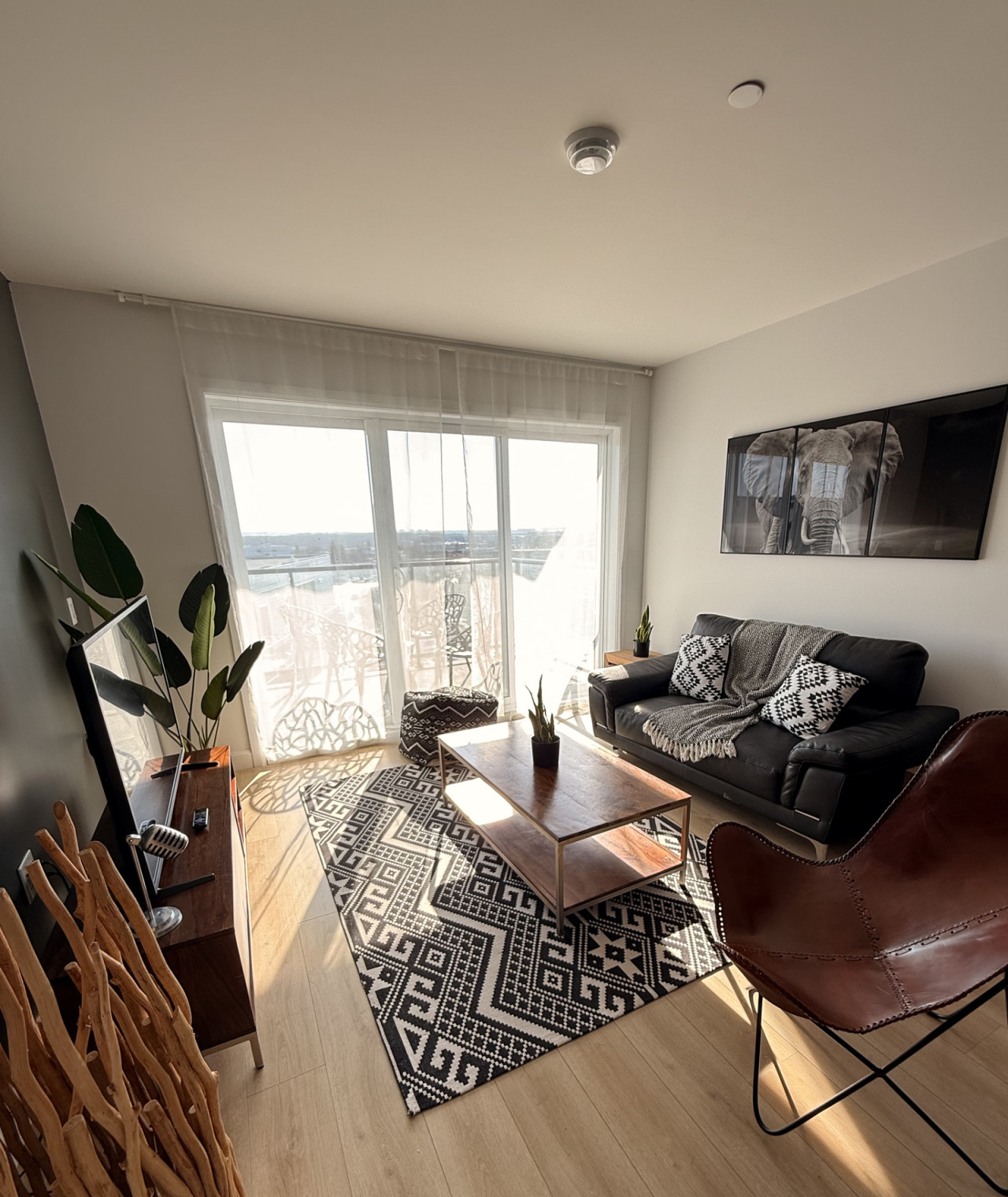 Extended Stay 1 Bedroom Furnished Apartment in Quebec City | Prisme Building