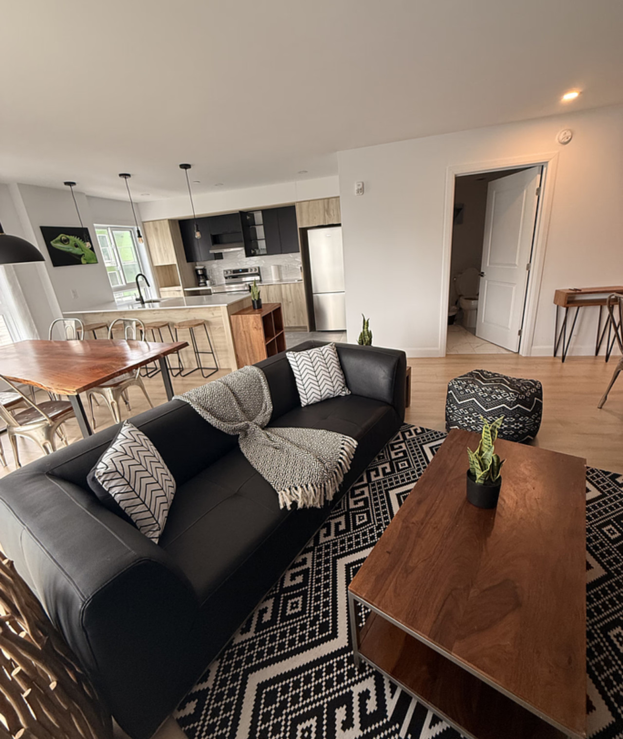 Relocation Serviced 1 Bedroom Apartment in Quebec City | Prisme Building