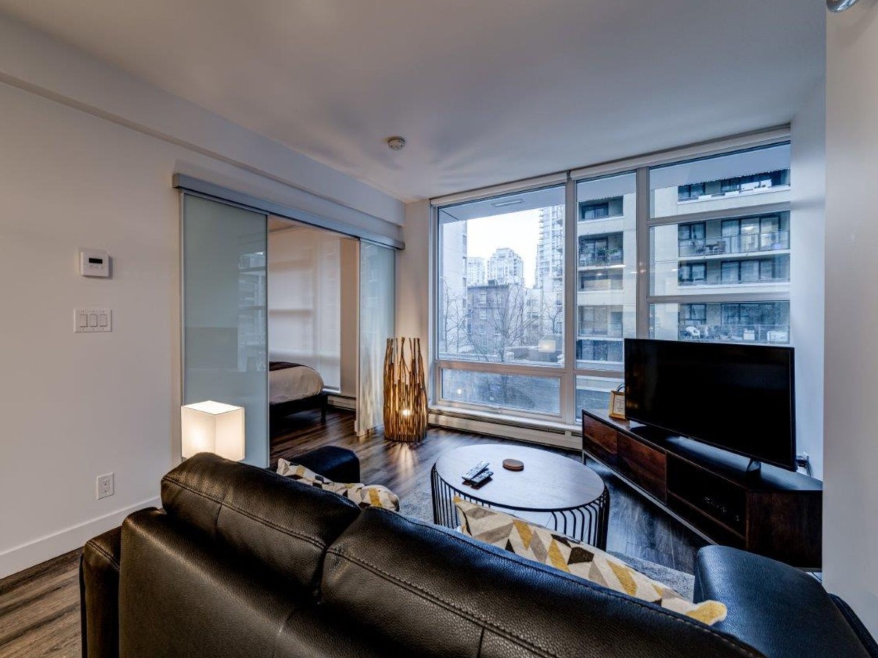 Fully Furnished Serviced 1 BR Apartment in Vancouver