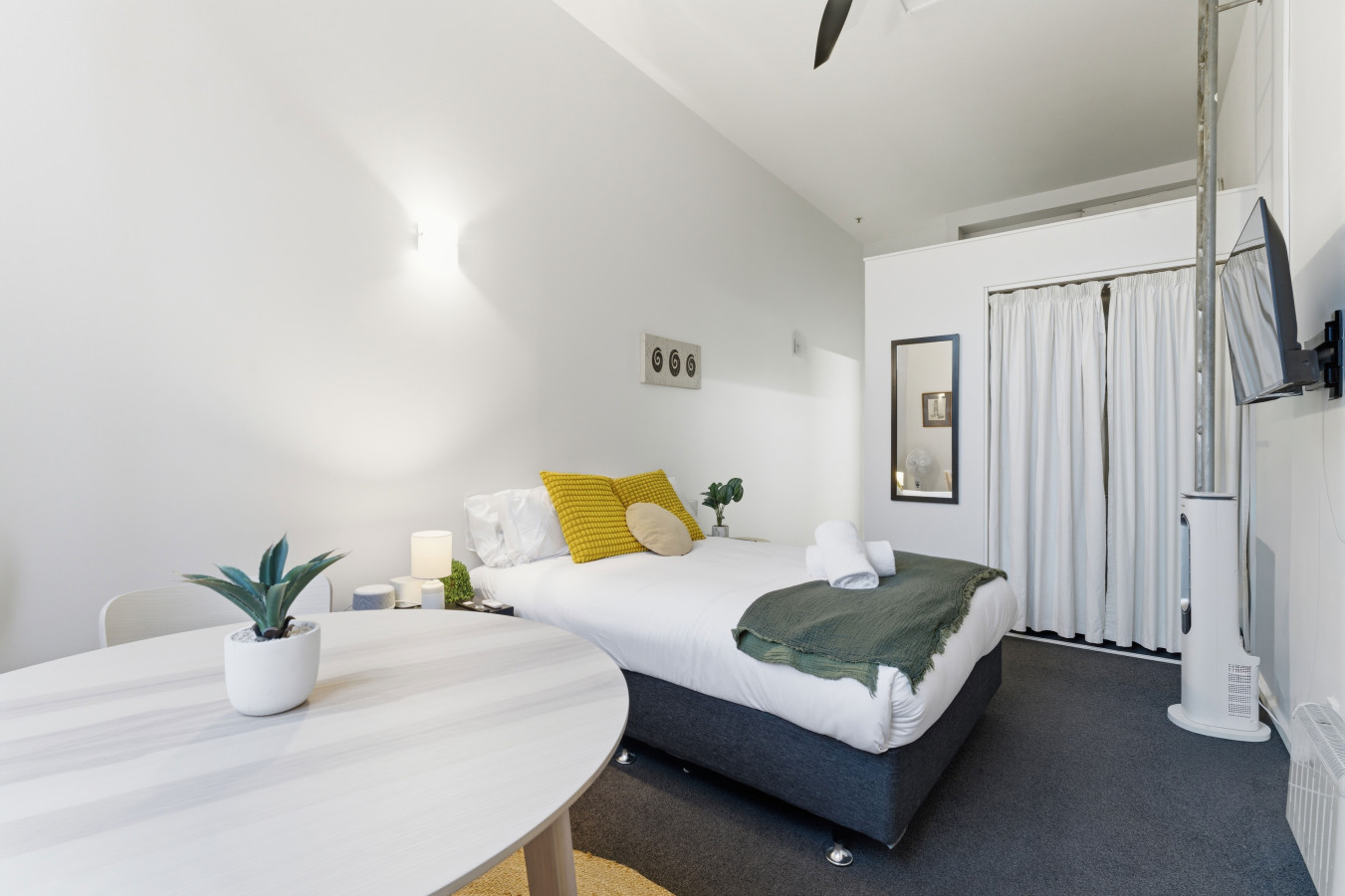 Bright CBD Studio-Near SkyTower | WiFi & Cityscape
