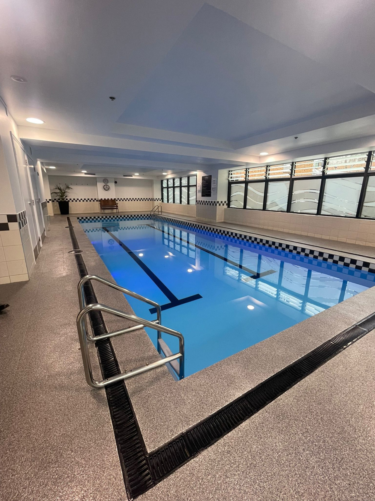 Life in the City Studio Apt with Air-con, Pool & Gym 2