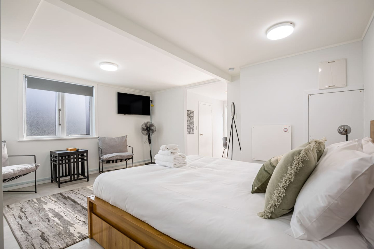 Riches Stay and Sleep Unit with Wi-Fi and Parking