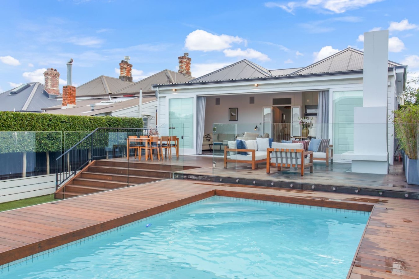 Executive Ponsonby Abode w Heated Pool and Parking