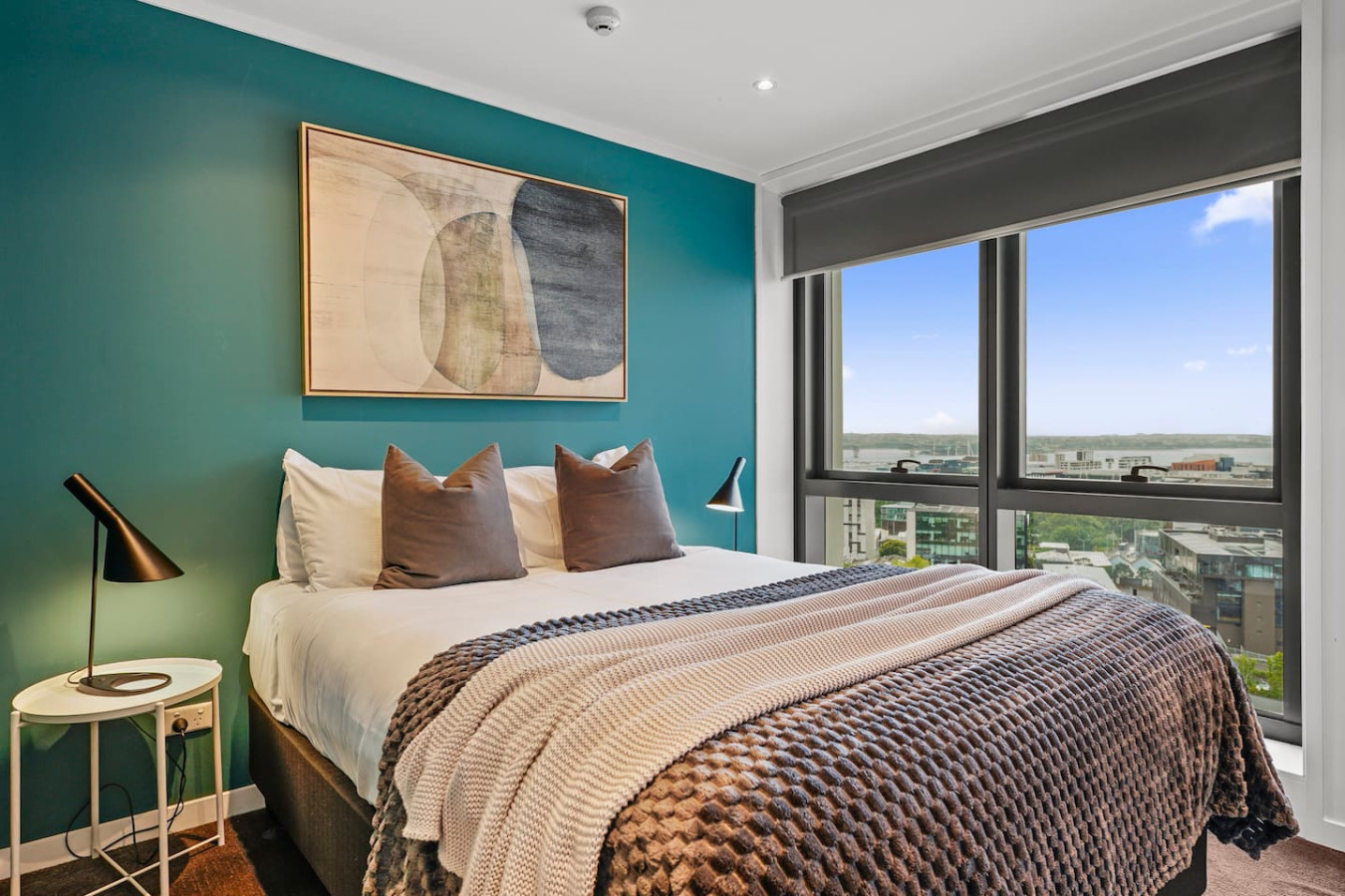 Stunning Skyline CBD Luxe Home with 2 Carparks 3