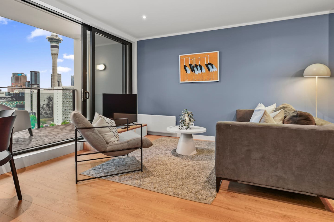 Stunning Skyline CBD Luxe Home with 2 Carparks 2