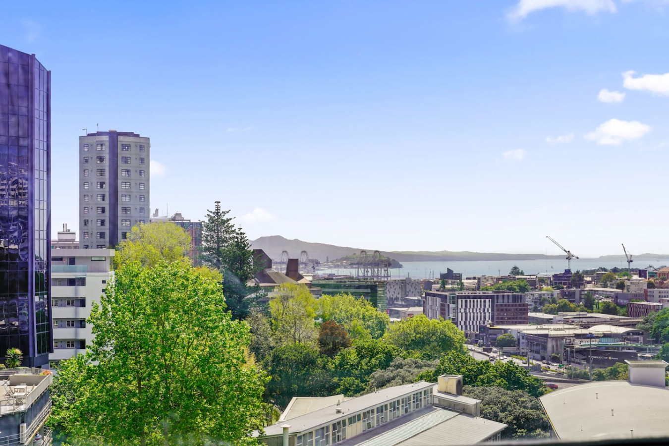 Spacious CBD Gem with Seaviews and Free Parking