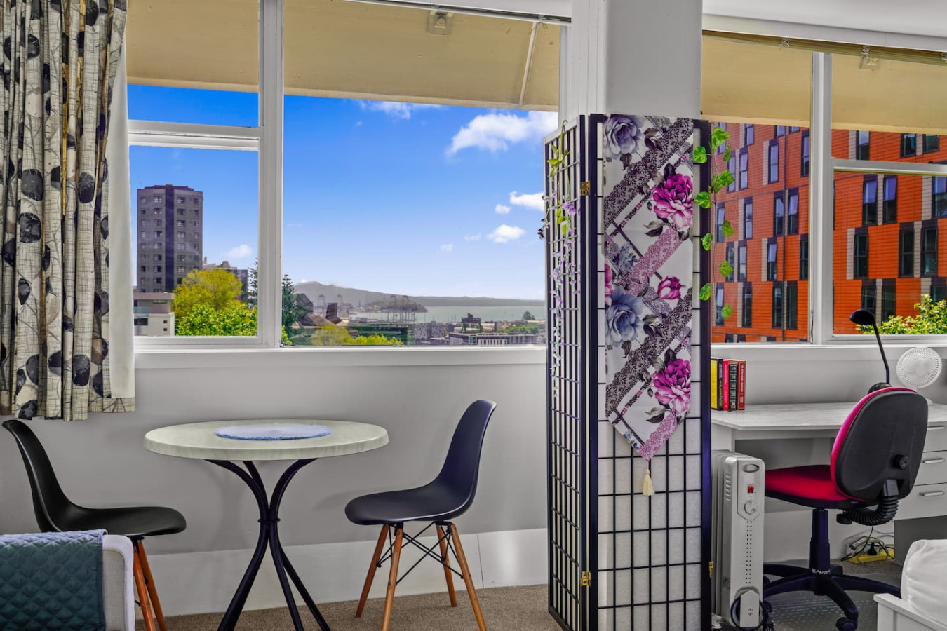 Spacious CBD Gem with Seaviews and Free Parking 2