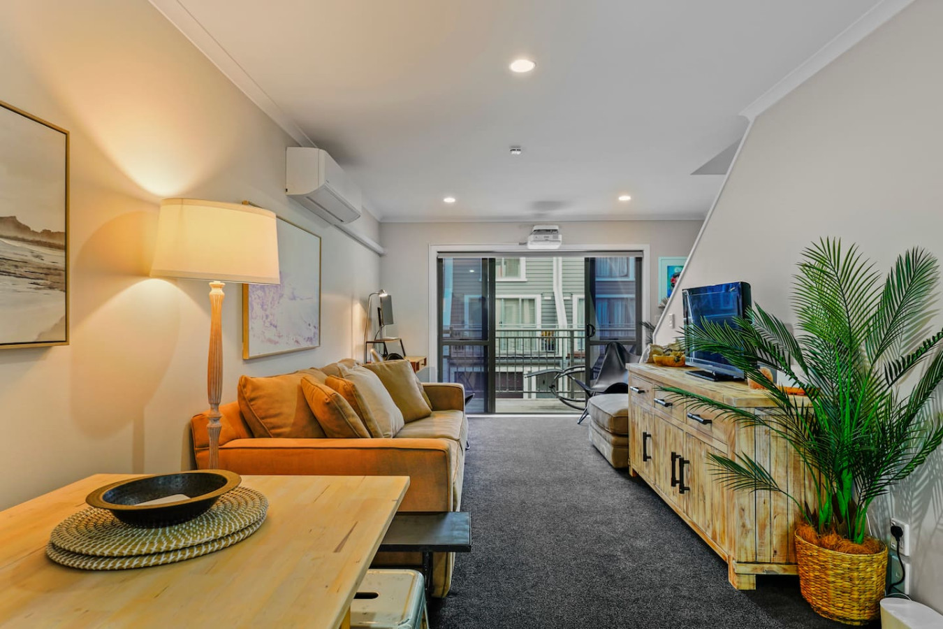 Modern Townhouse with Aircon nr Hospital & Airport