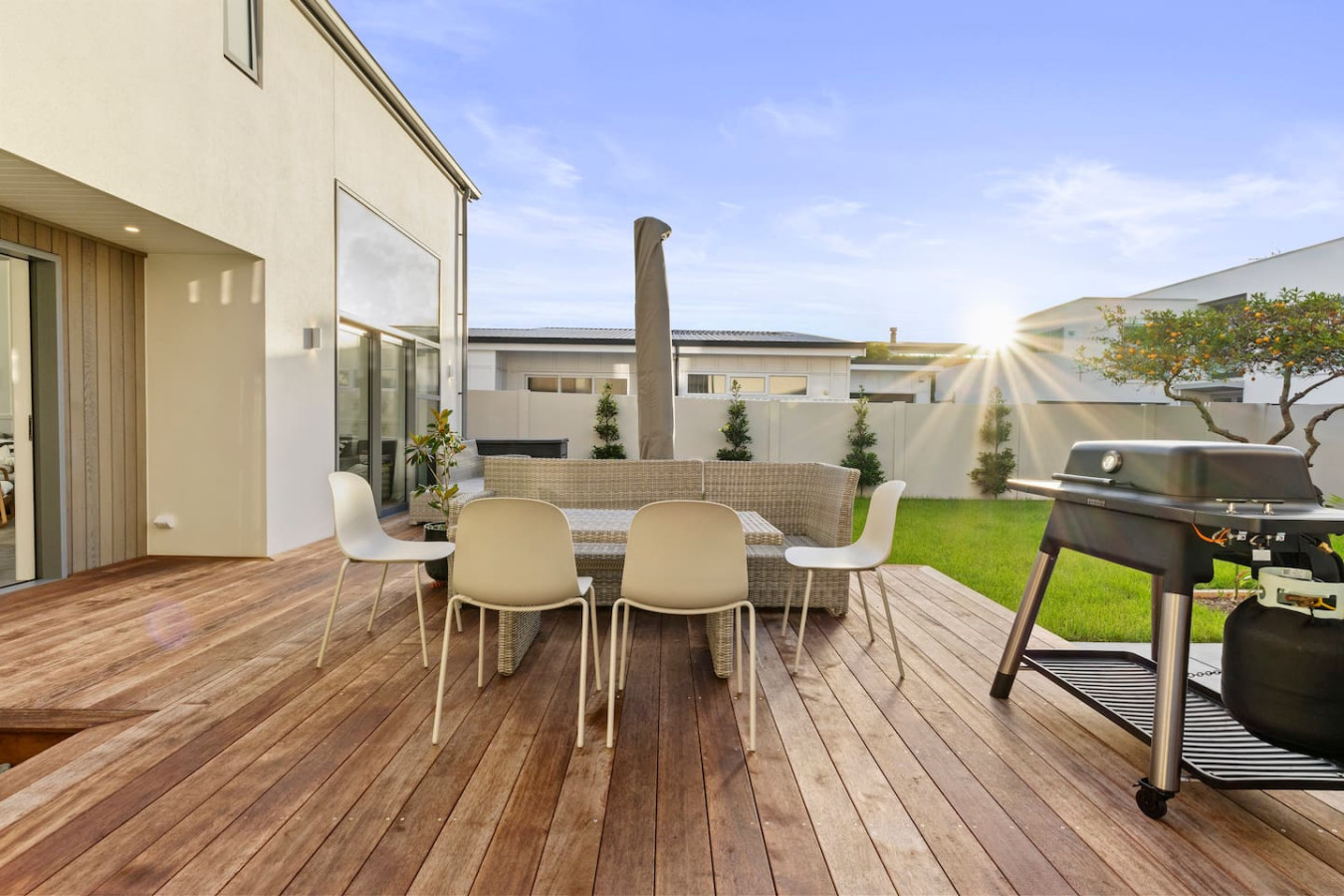 Premium Home with Sauna & Parking - Steps to Beach 2