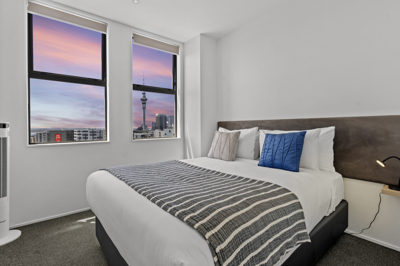 Iconic Skyline Modern Abode with Free Parking 3