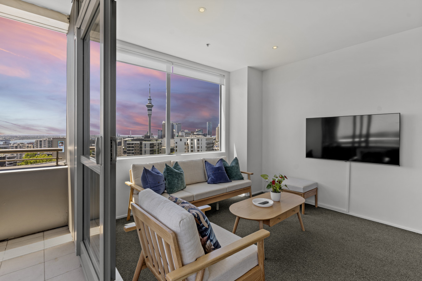 Iconic Skyline Modern Abode with Free Parking 2