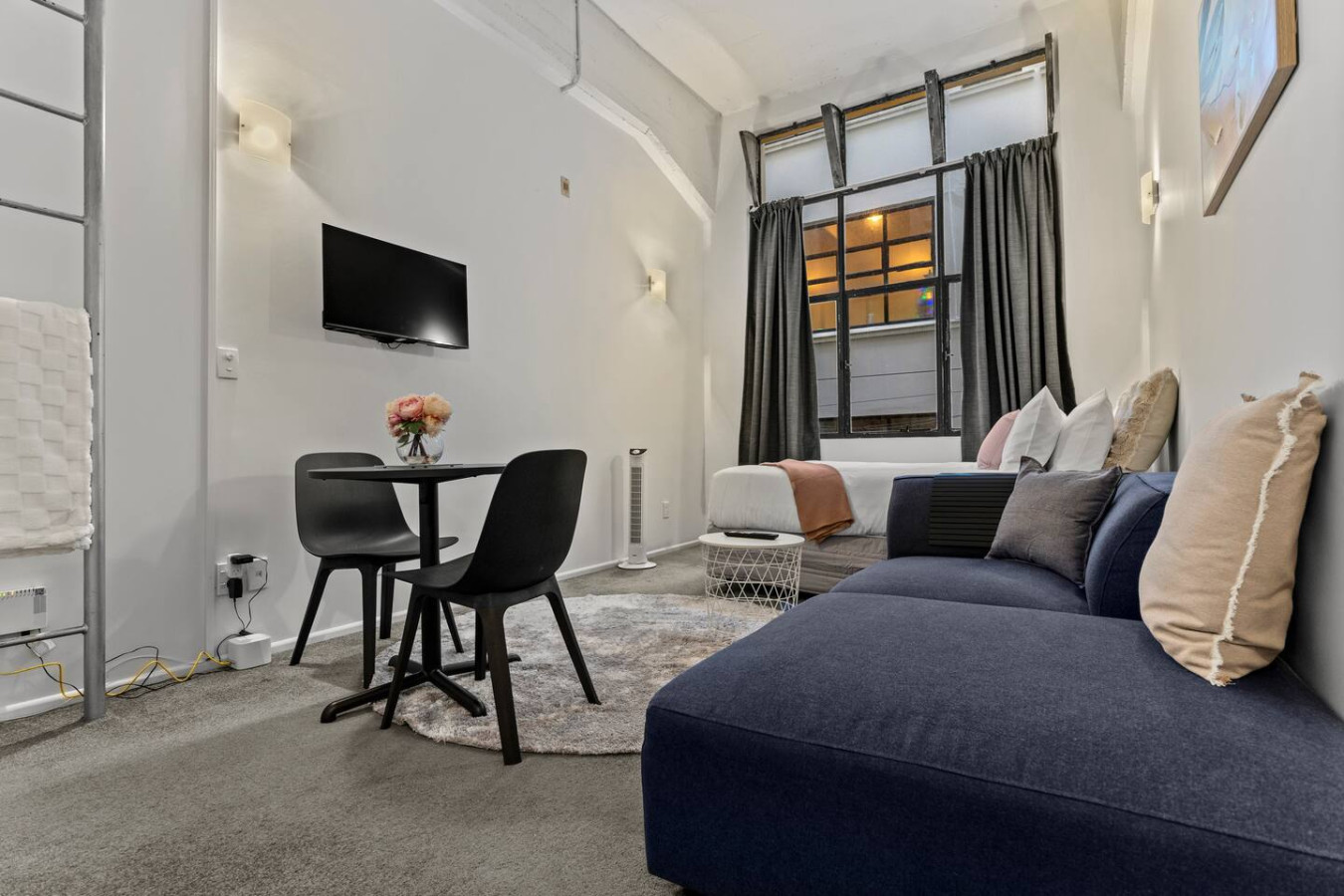 Modern CBD Studio with Kitchen near Sky Tower