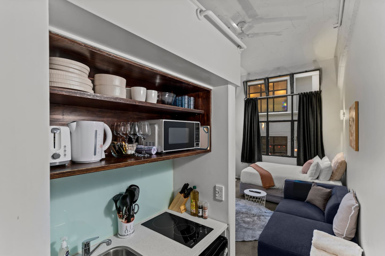 Modern CBD Studio with Kitchen near Sky Tower 6